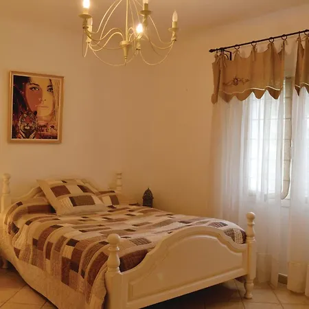 Holiday home Awesome In